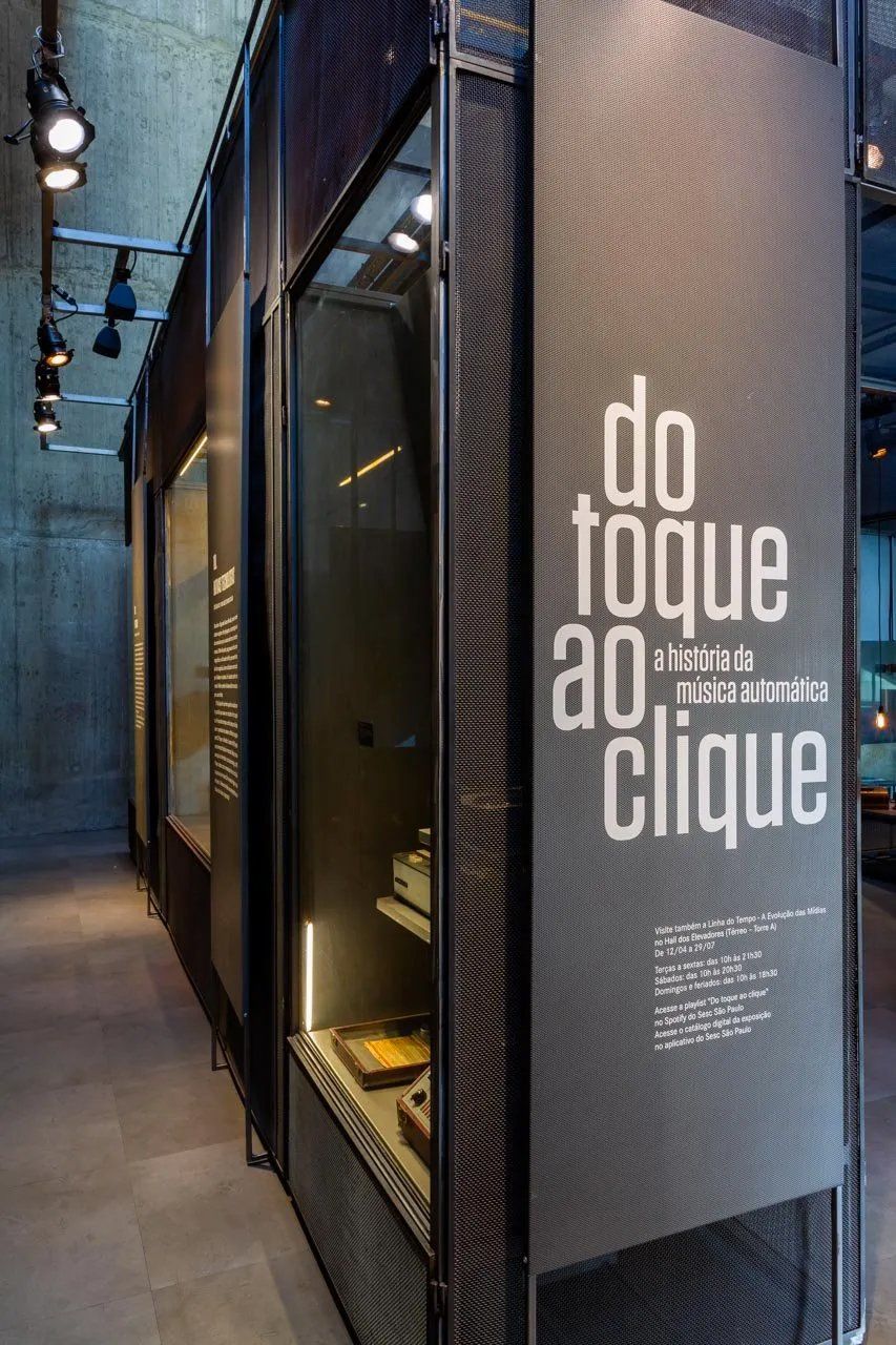 Uma placa que diz faça toque ao clique nele