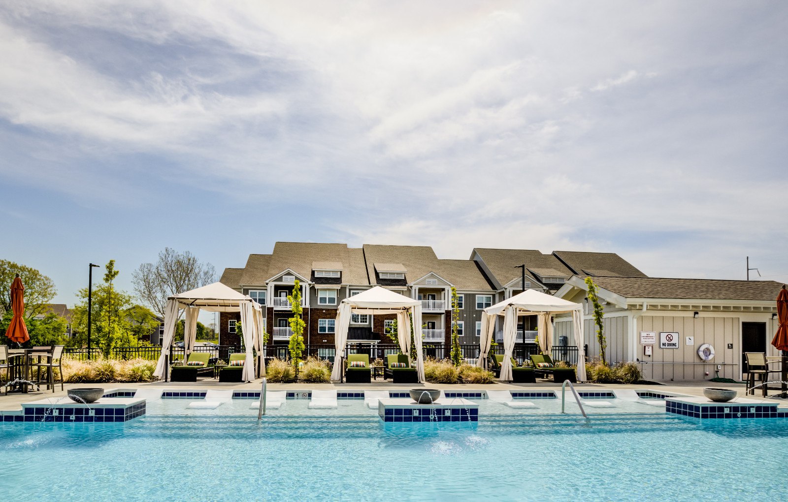 Apartments The Drake