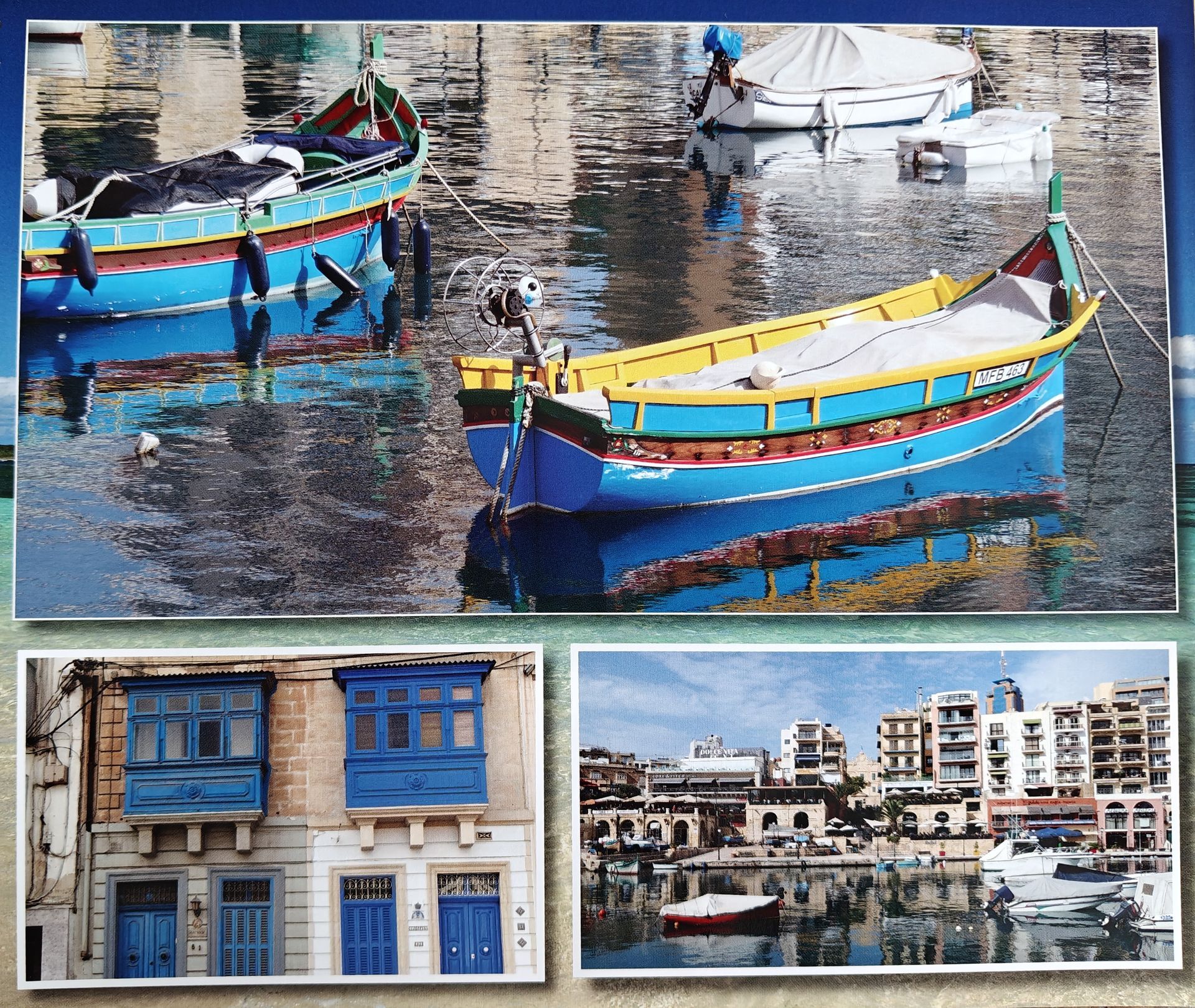 Kleurrijke Maltese boten drijven op het water; gebouwen met blauwe deuren en balkons.