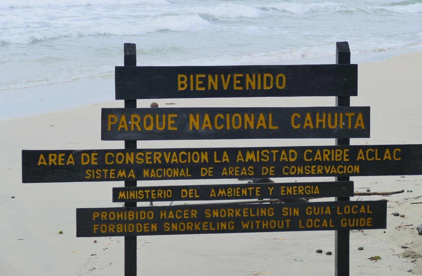 Bord op het strand: 
