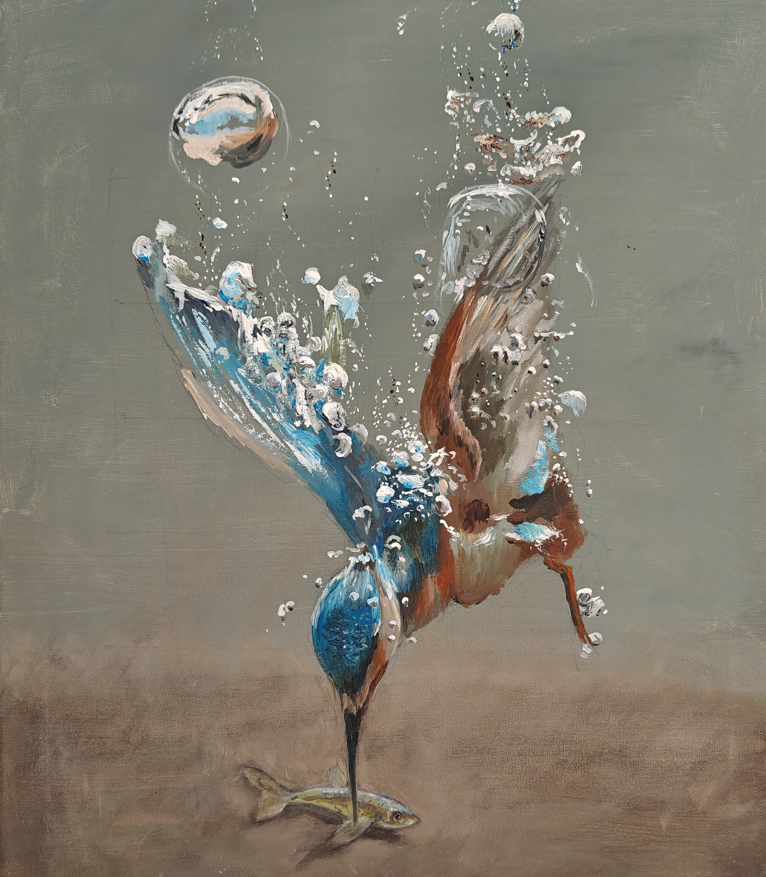 Abstract schilderij van een kleurrijke vogel die water opspat, met druppels en een zwevende bubbel.