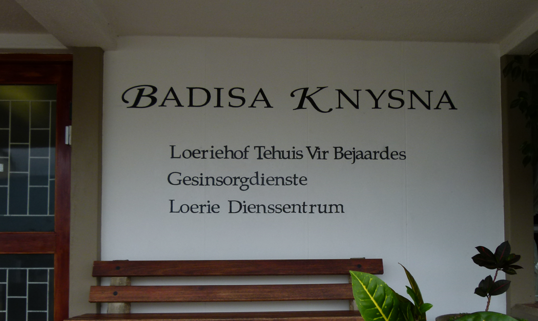 Bordje voor Badisa Knysna, een verzorgingstehuis in Zuid-Afrika.