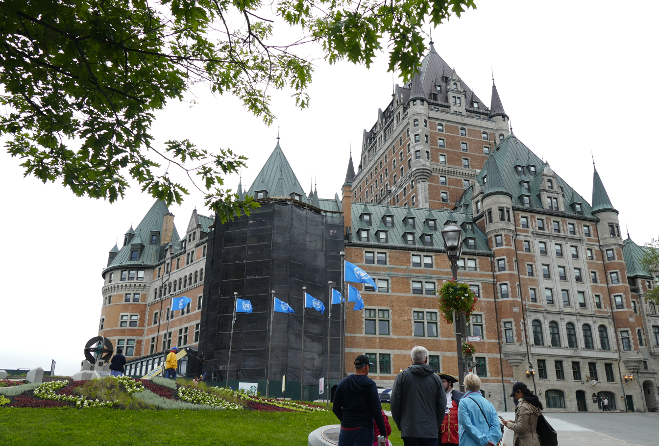 Château Frontenac in Quebec City, Canada, gezien vanaf de onderkant. 