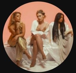 de dames Ogene in een mooie pose