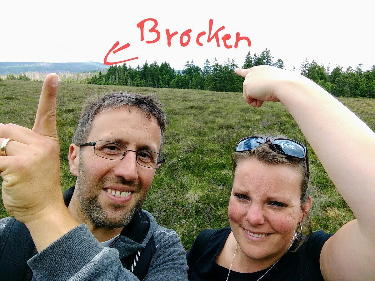 Blick von Torfhaus Richtung Brocken. Im Nationalparkort startet der Goethe-Weg hinauf auf den Berg.