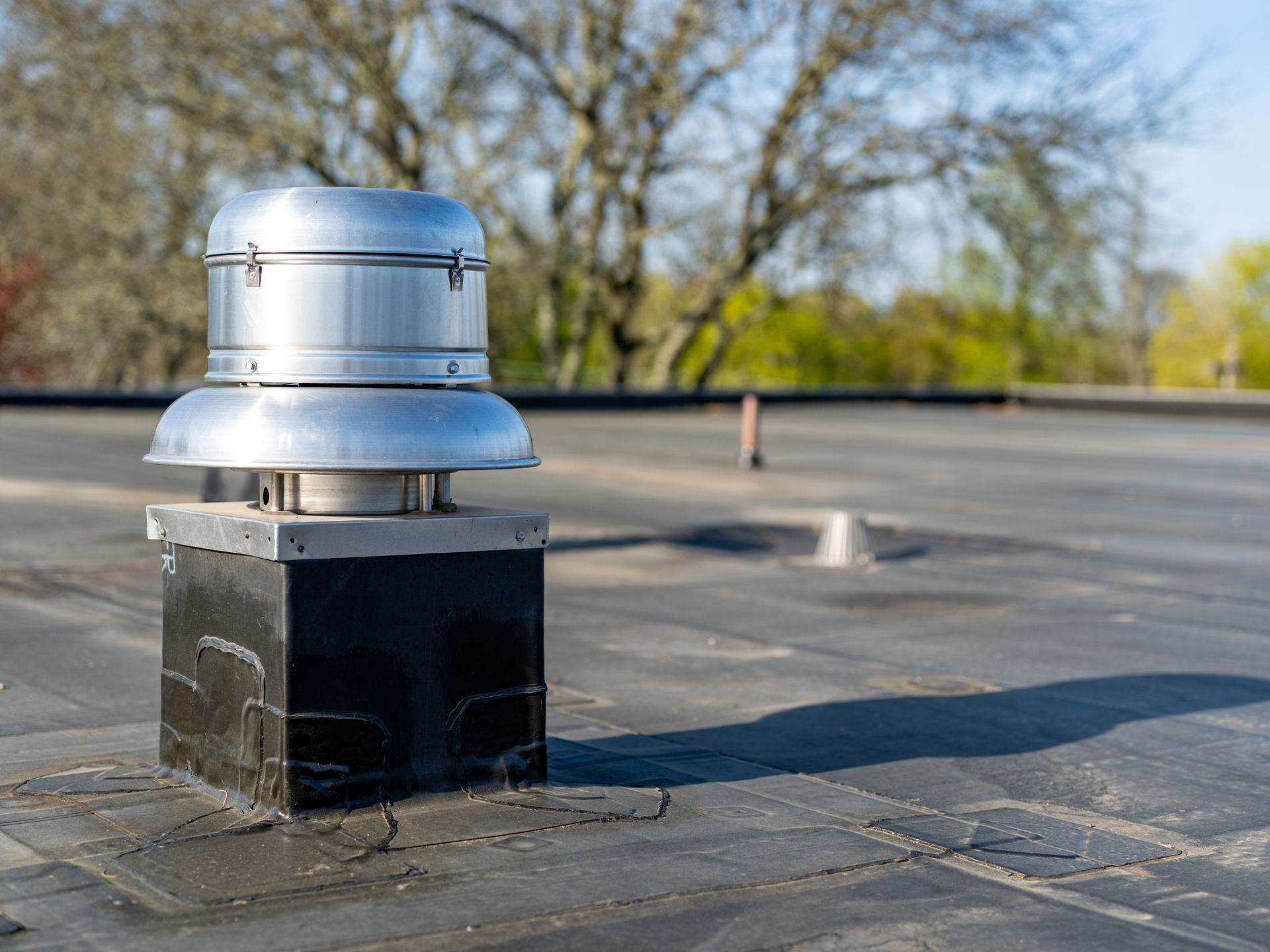 Roofing Debris Removal for Contractors in Fort Wayne: How to Keep Commercial Projects Moving