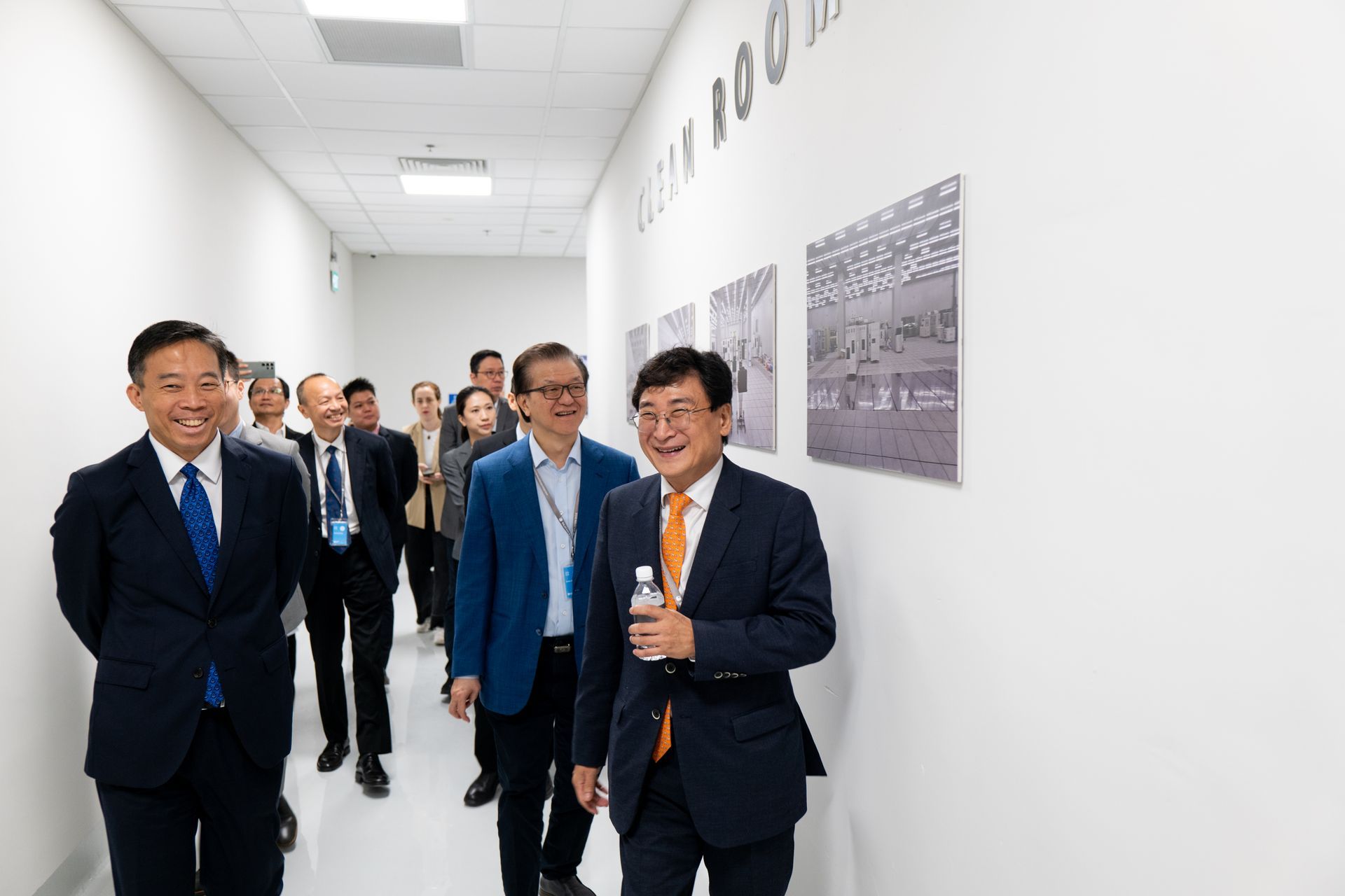 Co-founder and CEO Dr. Byung Joon Han and Chairman of EDB Singapore Mr. Png Cheong Boon