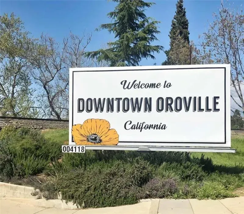 Welcome to Downtown Oroville, California sign with flower graphic in a landscaped area