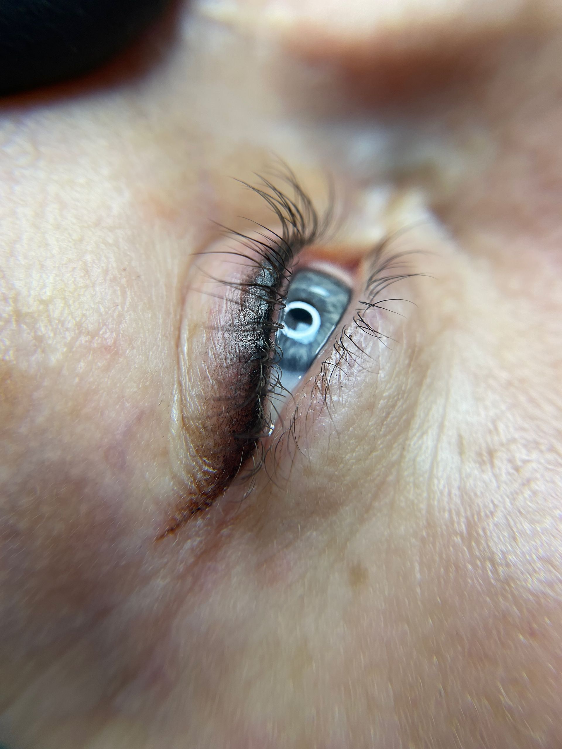 A close up of a woman 's eye with long eyelashes.