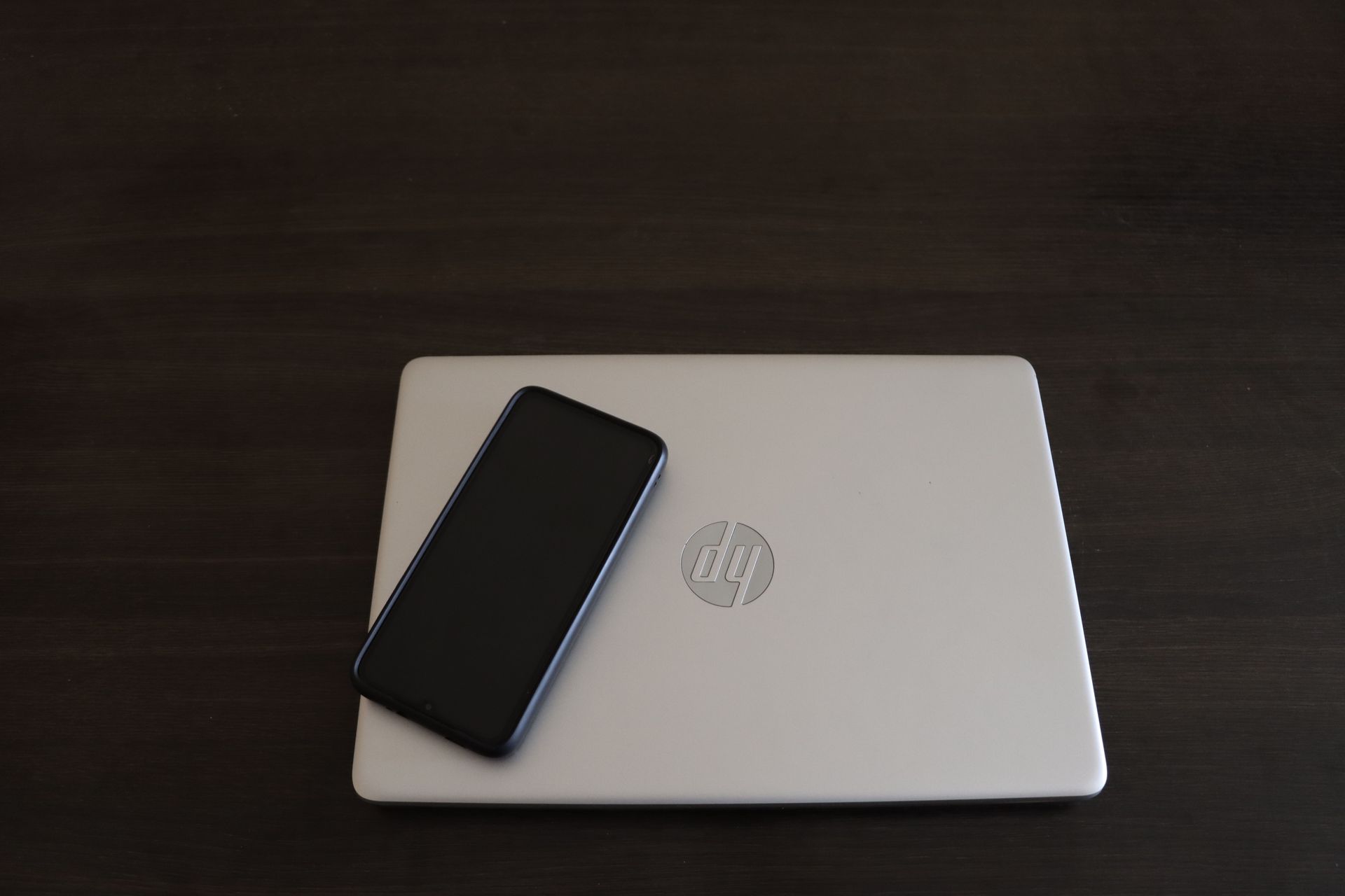 Laptop en mobiele telefoon