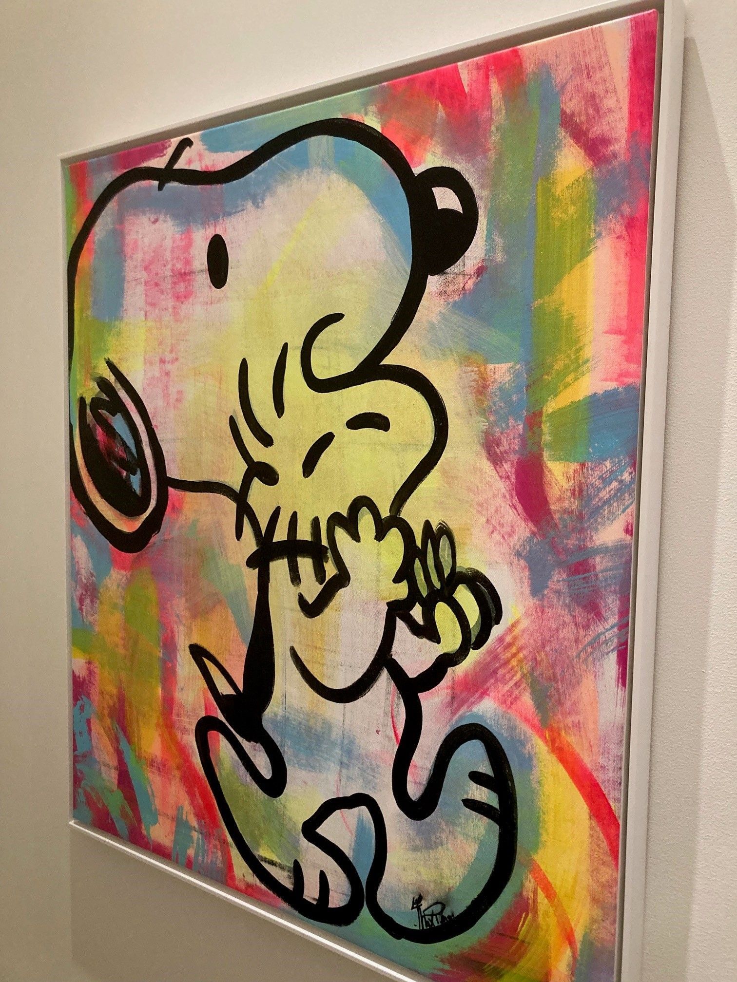 Snoopy-kunstwerk op canvas, levendige abstracte achtergrond, zwarte omlijning, vrolijke uitdrukking.