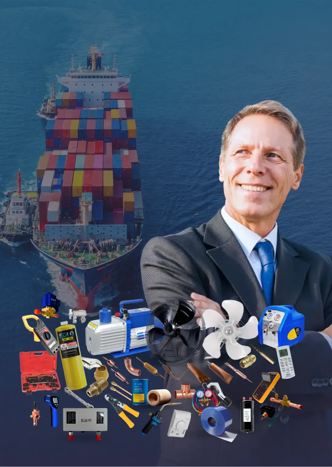 Um homem de terno e gravata está parado em frente a um grande navio.