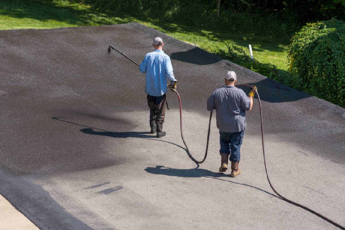 Seal Coating, Sealcoating, coat asphalt sealer, coat sealer, driveway sealing, asphalt sealcoating, near Lexington, Kentucky (KY)
