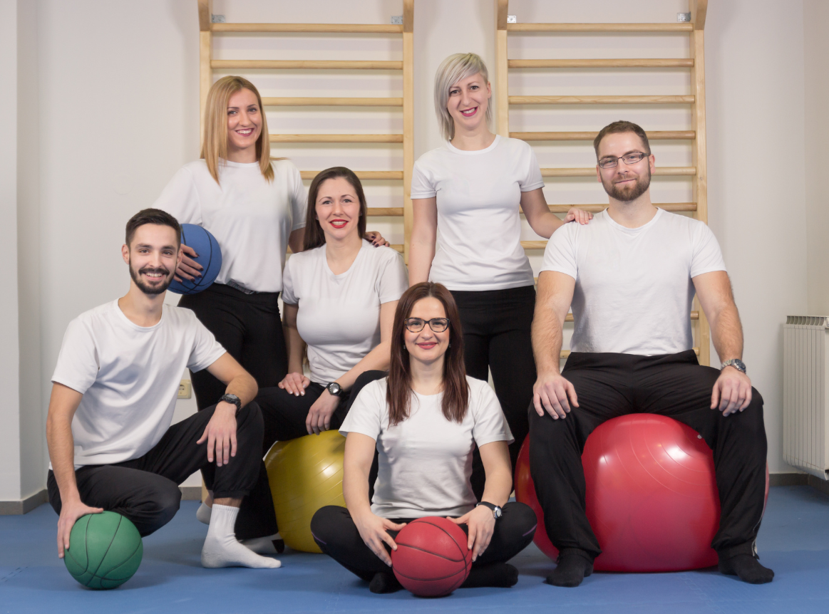 Equipe de uma clínica de fisioterapia e pilates