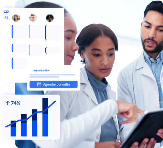 Um grupo de pessoas está olhando para um tablet com um gráfico atrás delas