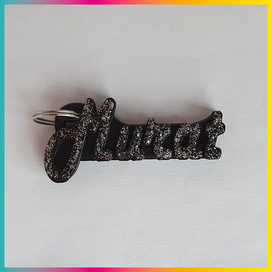 Sleutelhanger met naam in het zwart met glitters