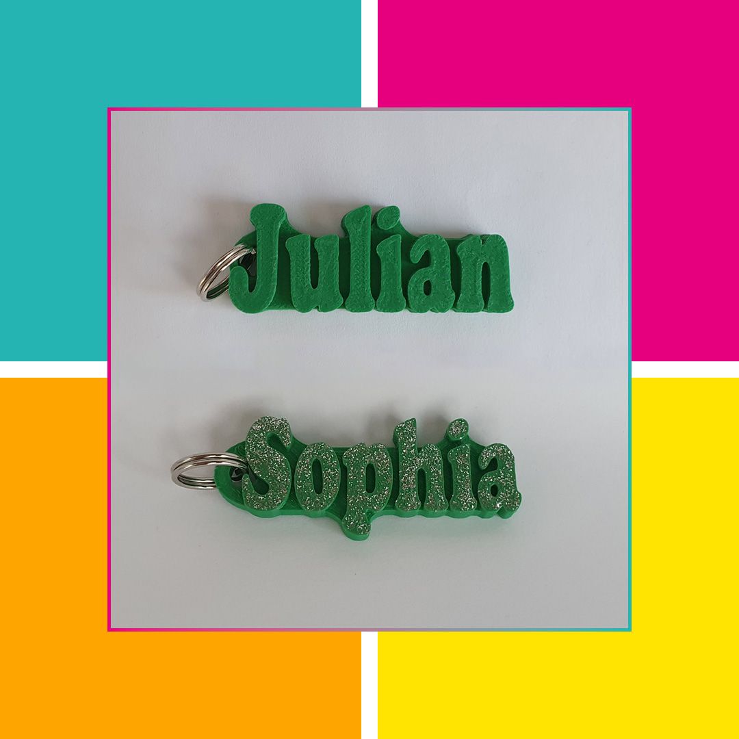 3D geprinte sleutelhanger met naam. Te maken in verschillende kleuren en lettertypes. Met of zonder glitters.