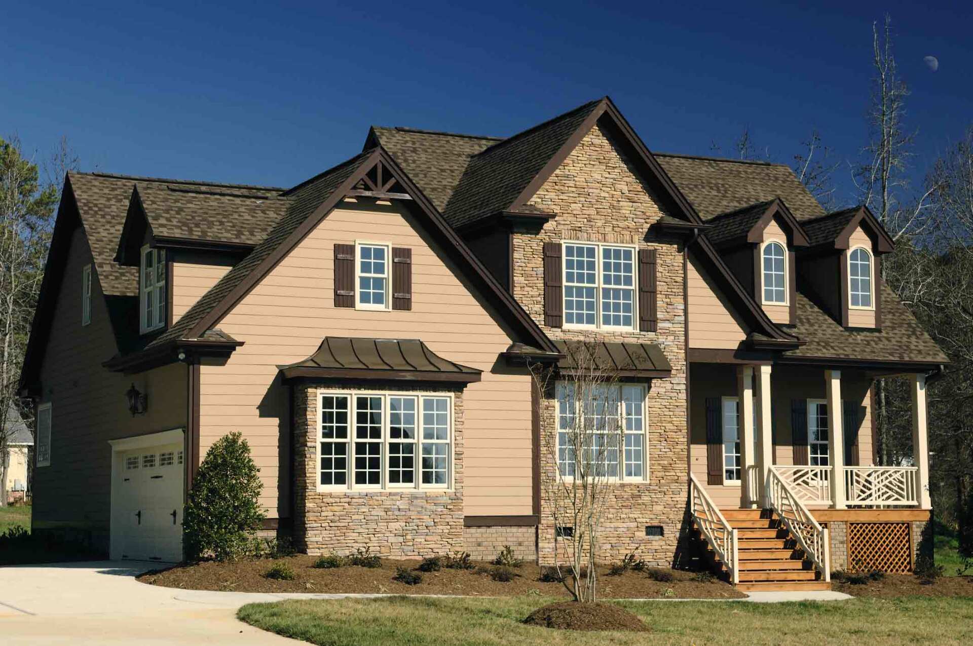 Brown House — Lakeville, MN — Bradach Roofing Siding & Window Brown House — Lakeville, MN — Bradach Roofing Siding & Window