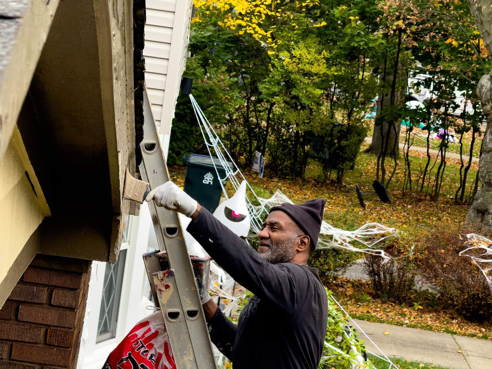 Exterior Painting: Detailed exterior painting in Cleveland, Ohio

