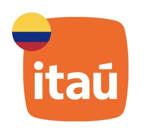 Logotipo del banco Itaú con bandera colombiana sobre fondo naranja.