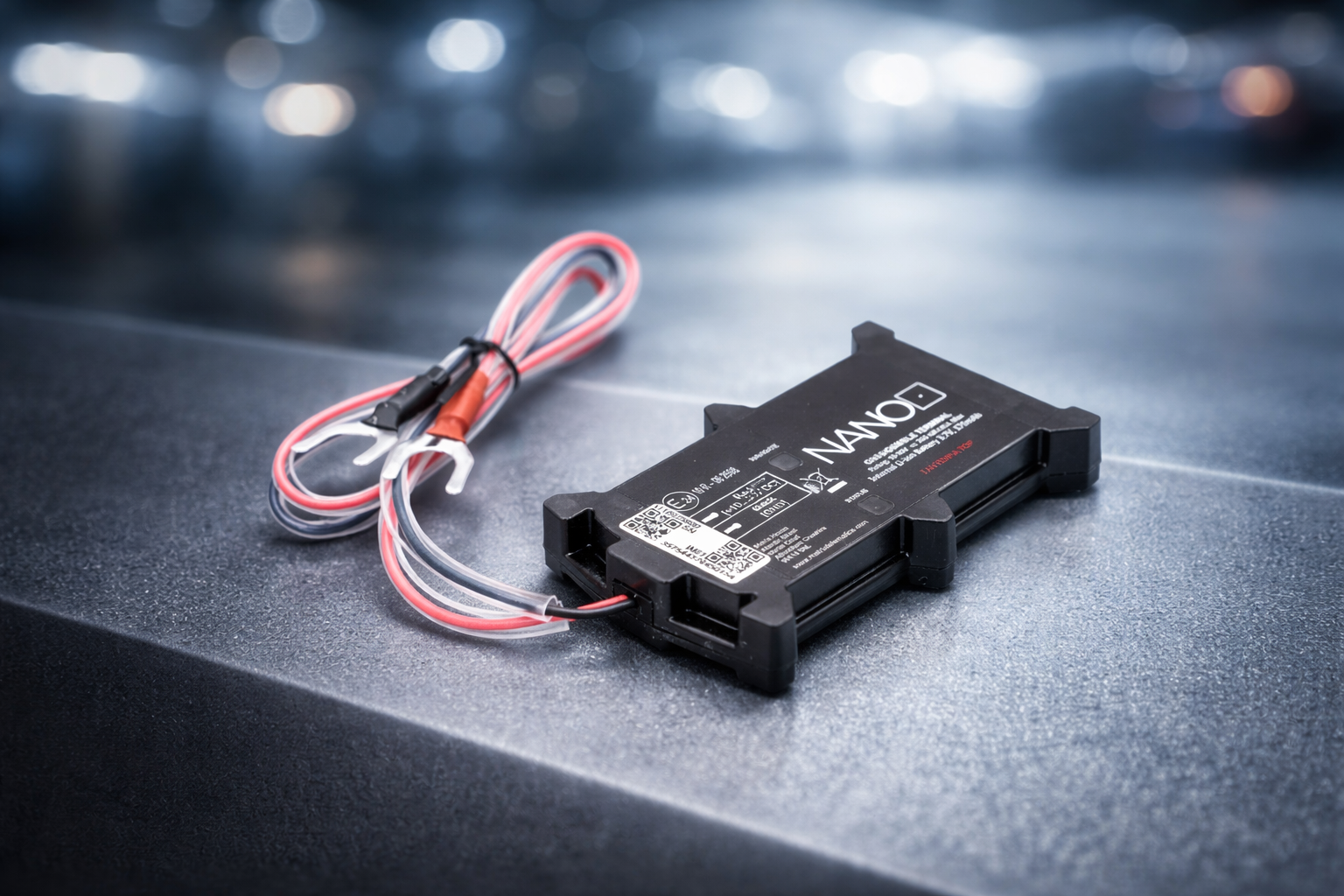 Compact fleet tracking unit for vans, cars and commercial vehicles