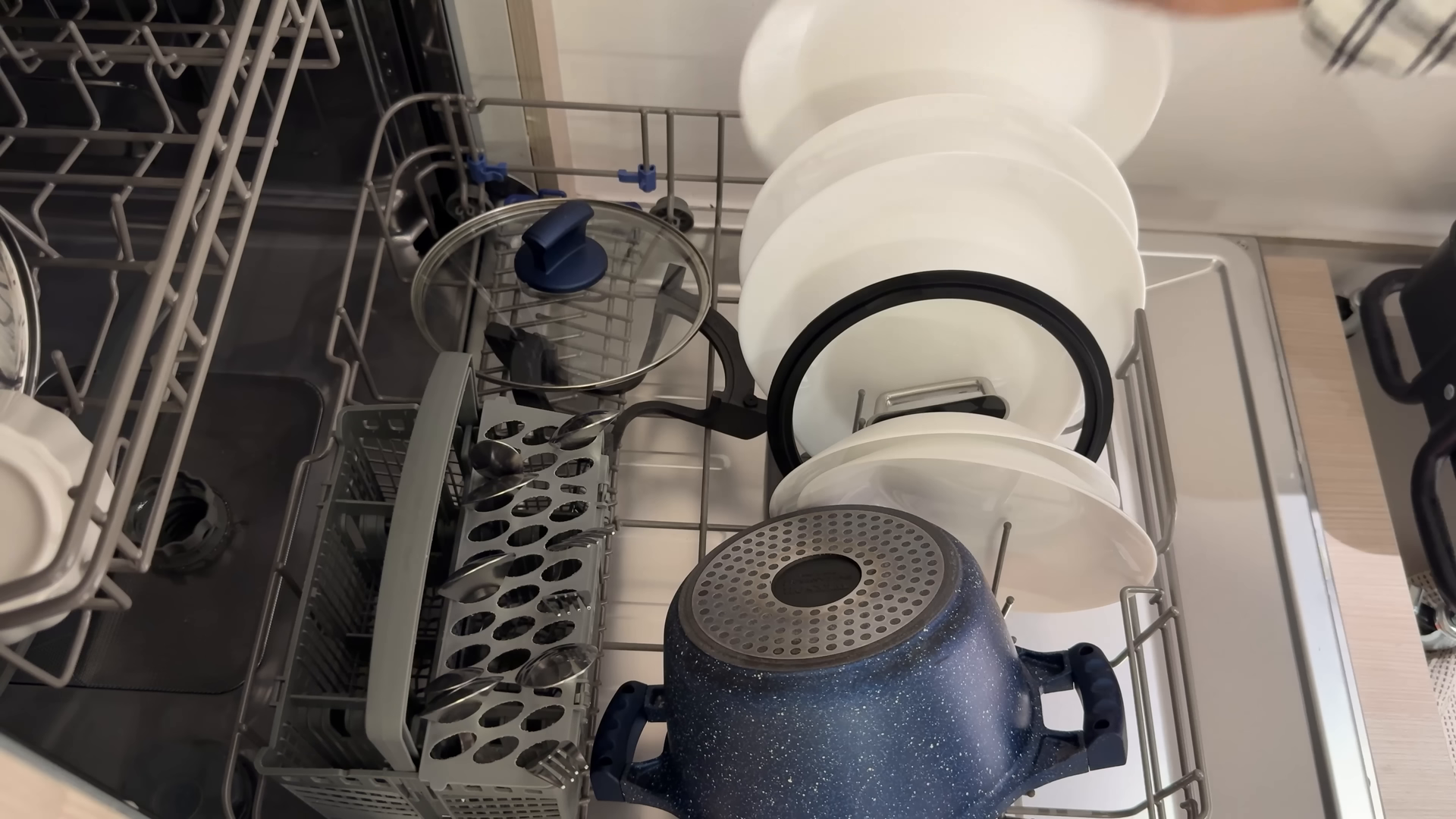 Turnover cleaning in an Astoria Heights Queens rental