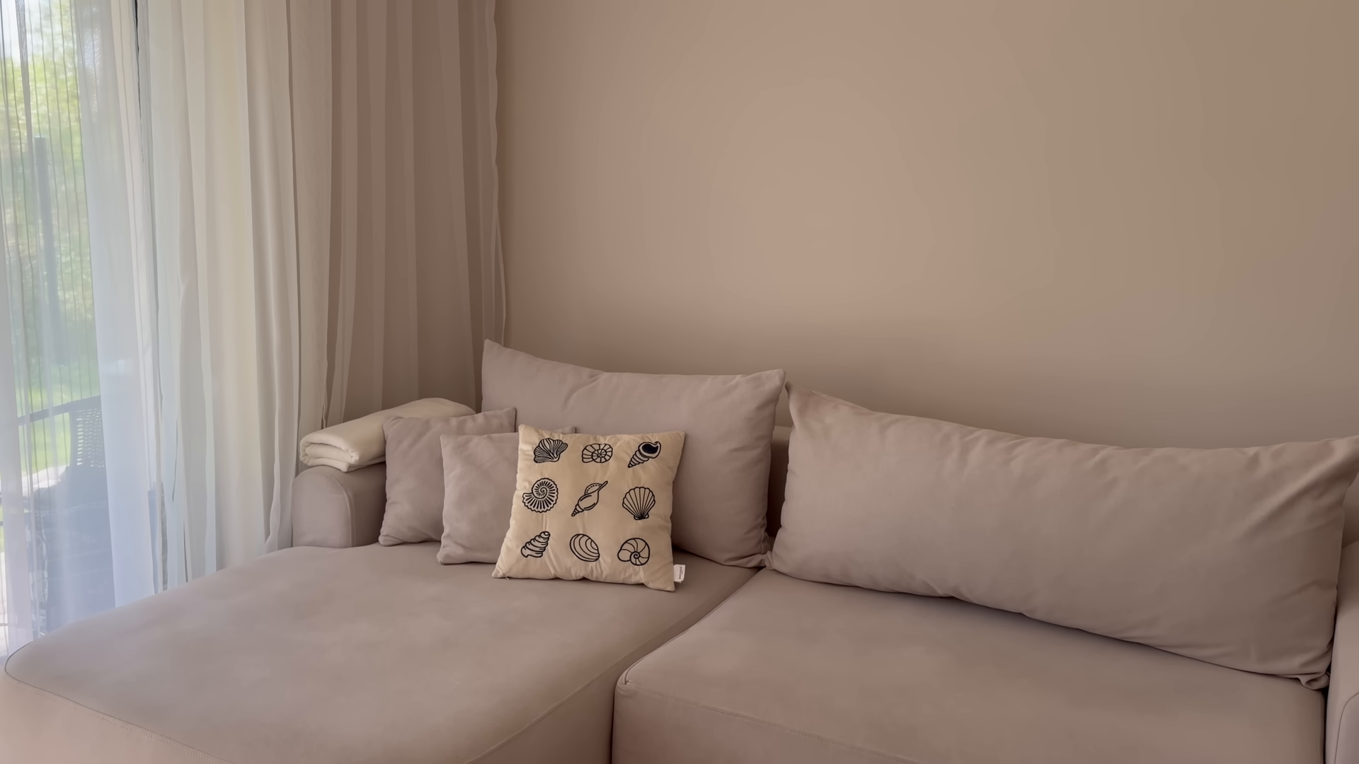 Deep cleaning in an Astoria Queens apartment