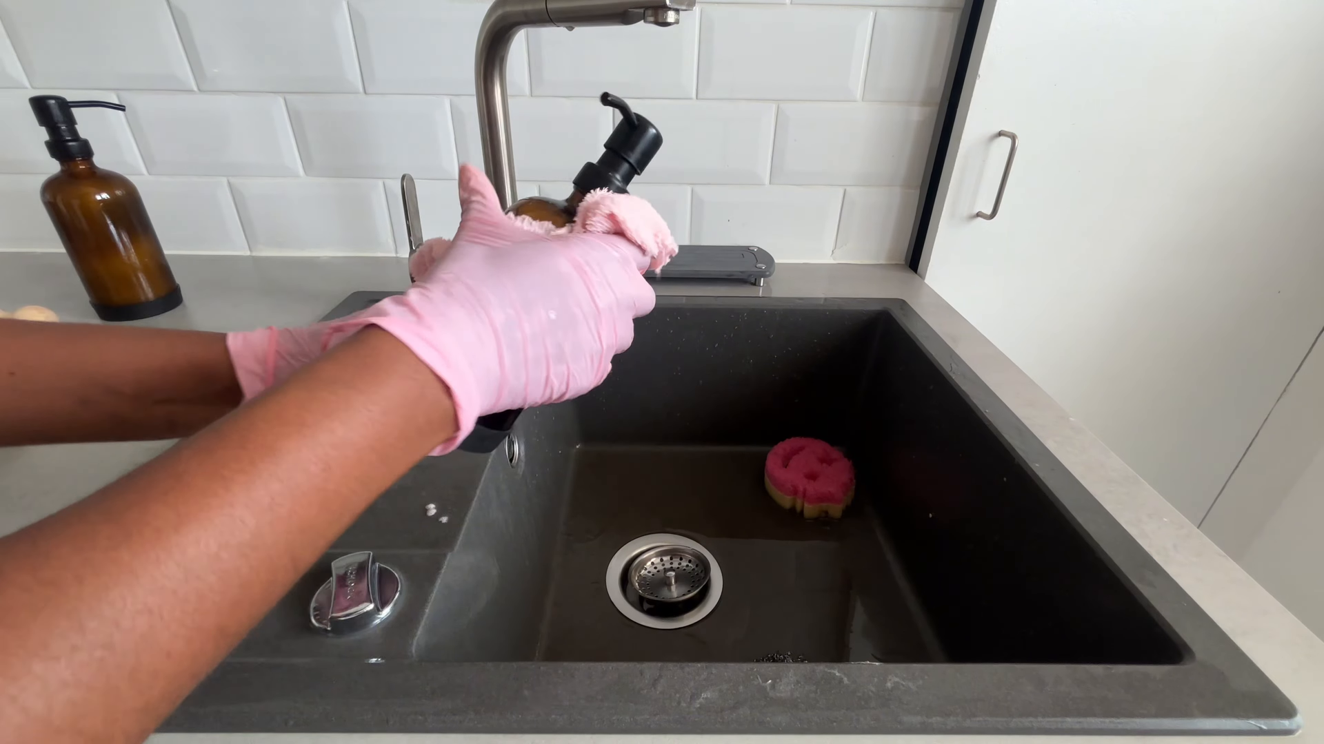 Short-term rental turnover cleaning in a Battery Park City Manhattan apartment