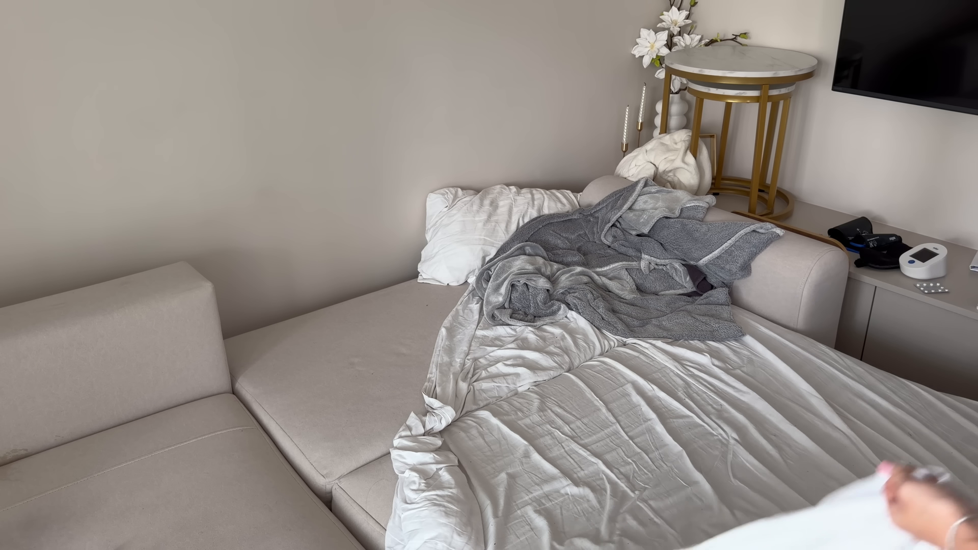 Move-out cleaning in an empty Bedford-Stuyvesant Brooklyn apartment