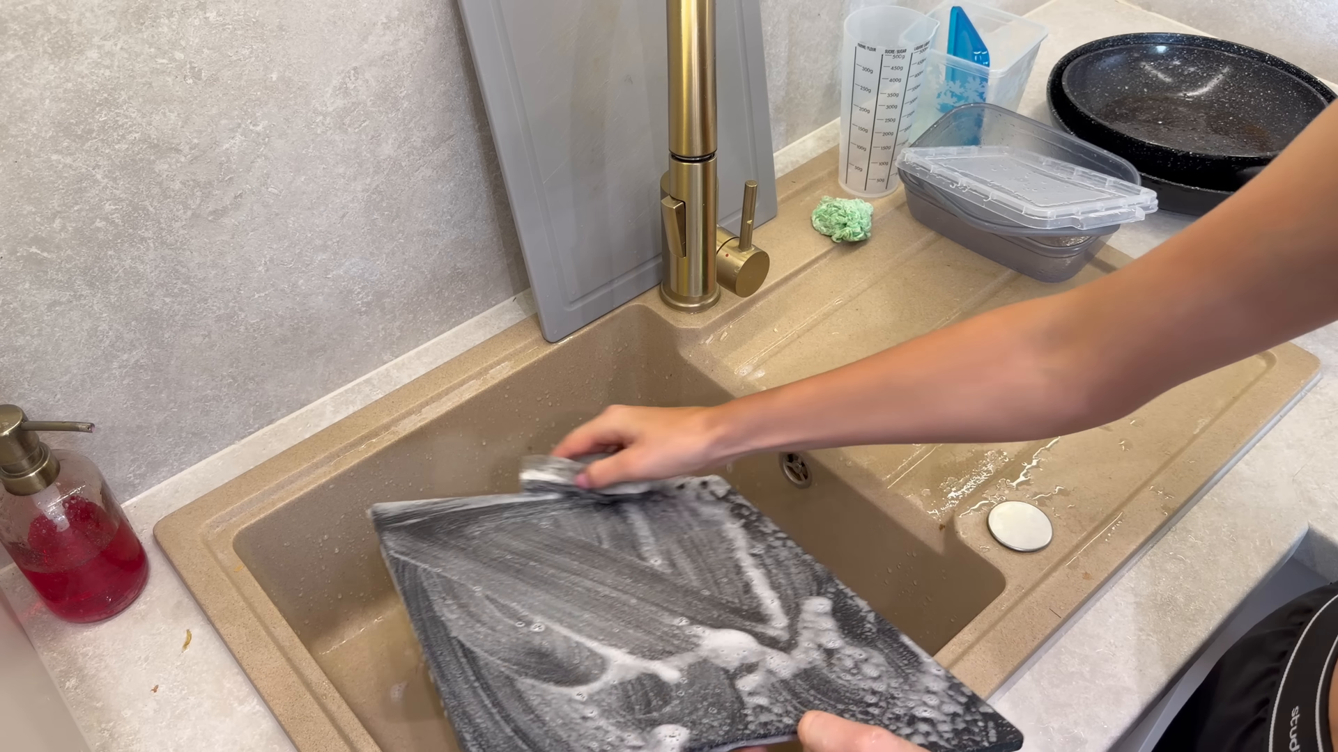 Cleaning service in a Brooklyn Heights apartment