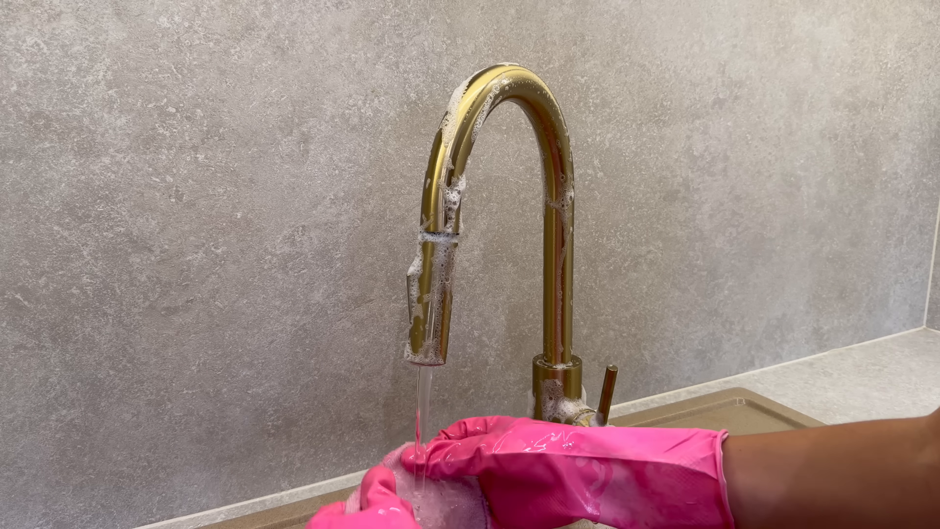 Deep cleaning in a Brooklyn Heights apartment