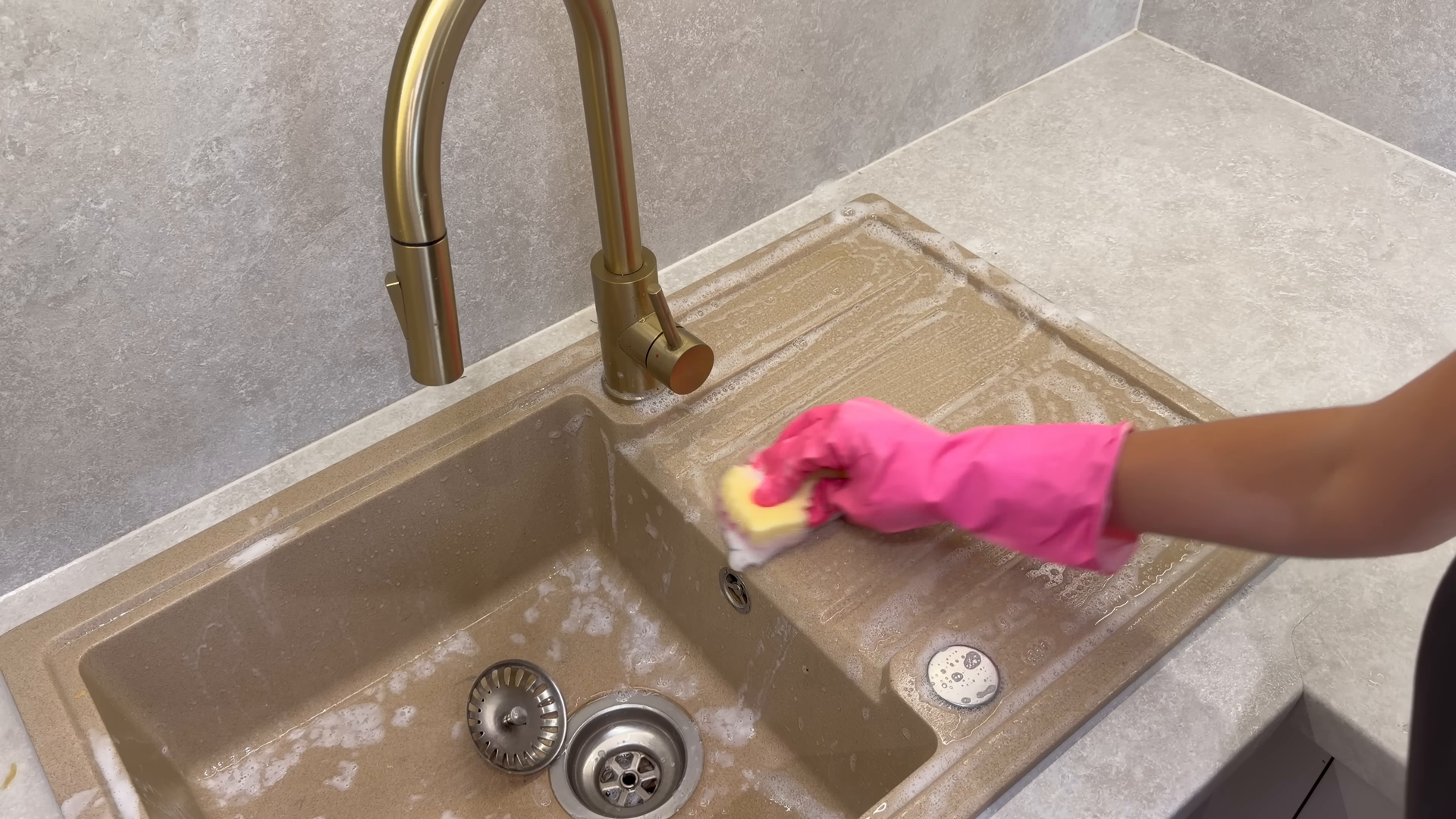 Move-out cleaning in a Brooklyn Heights apartment