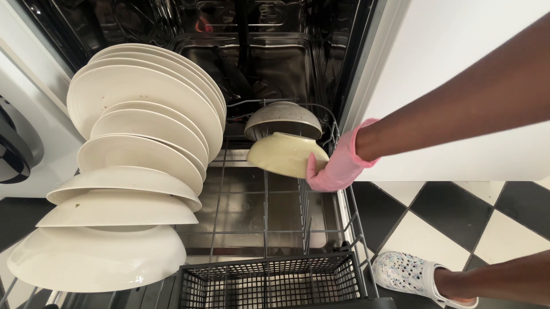 Home cleaning service in a bright Columbus Circle apartment