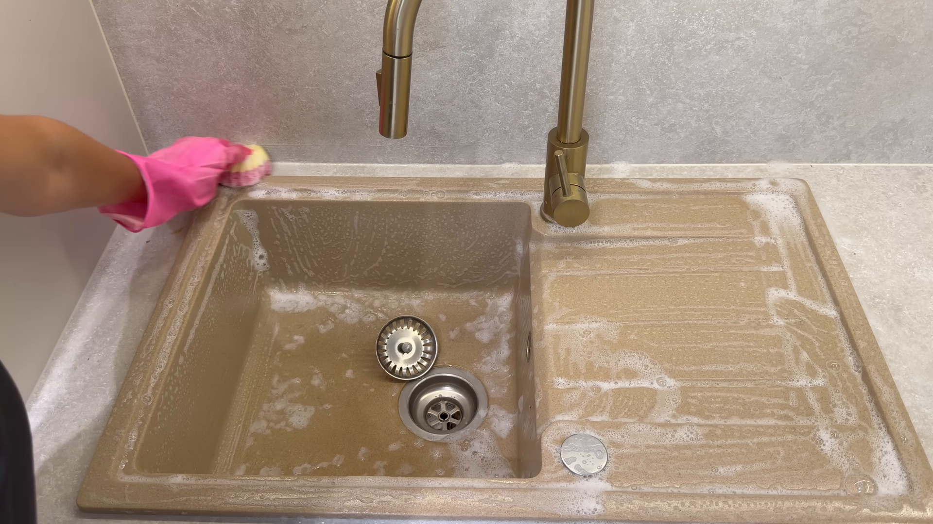 Deep cleaning service detailing a Ditmas Park Brooklyn bathroom