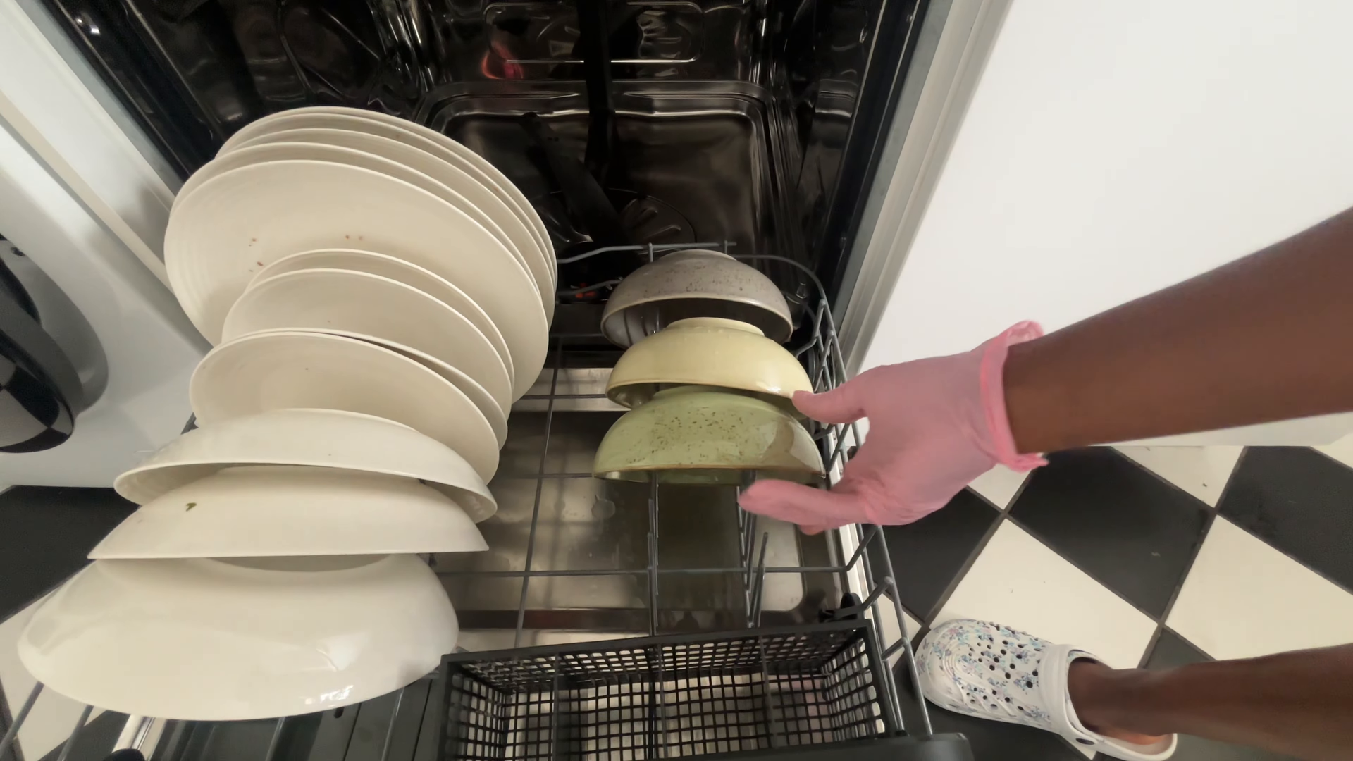 Deep cleaning an East Harlem Manhattan apartment before move-in