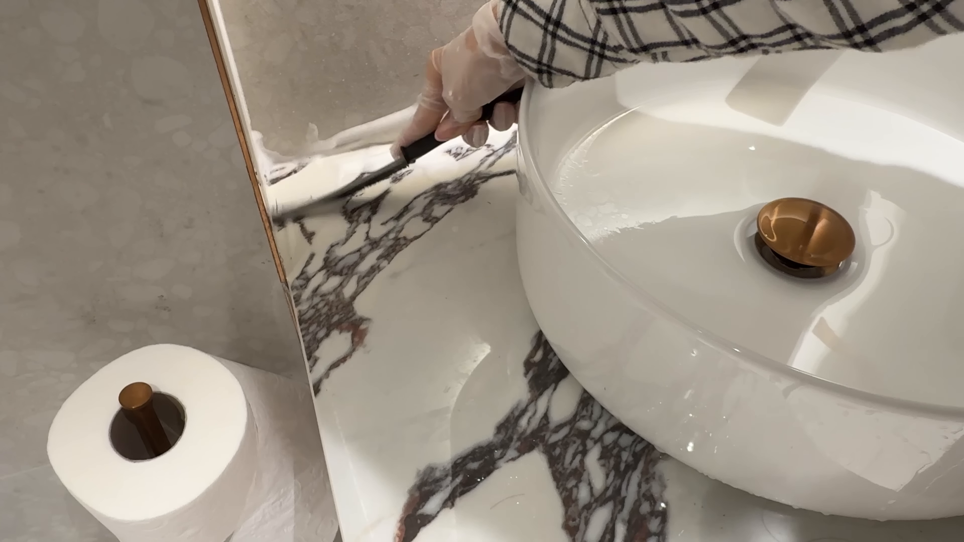 Cleaning service in a Financial District home