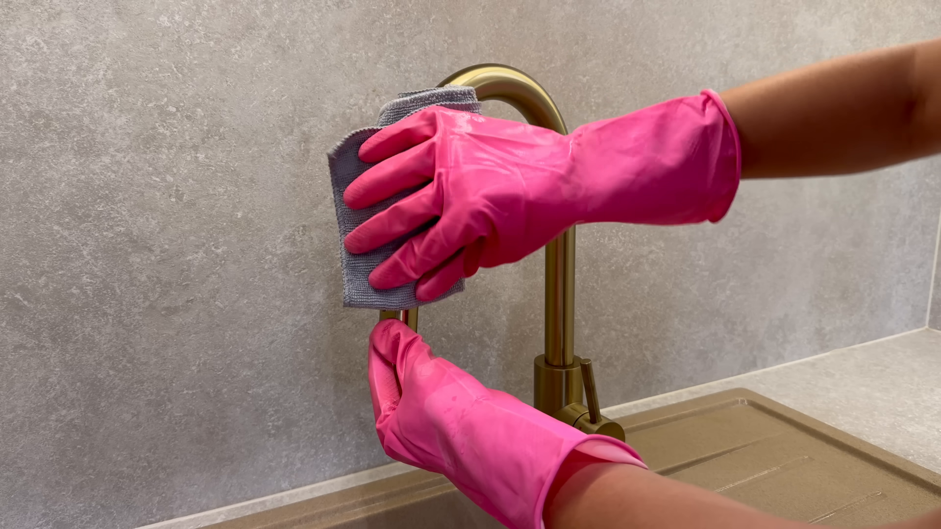 Floors and baseboards cleaned during a Flatbush Brooklyn move-out cleaning