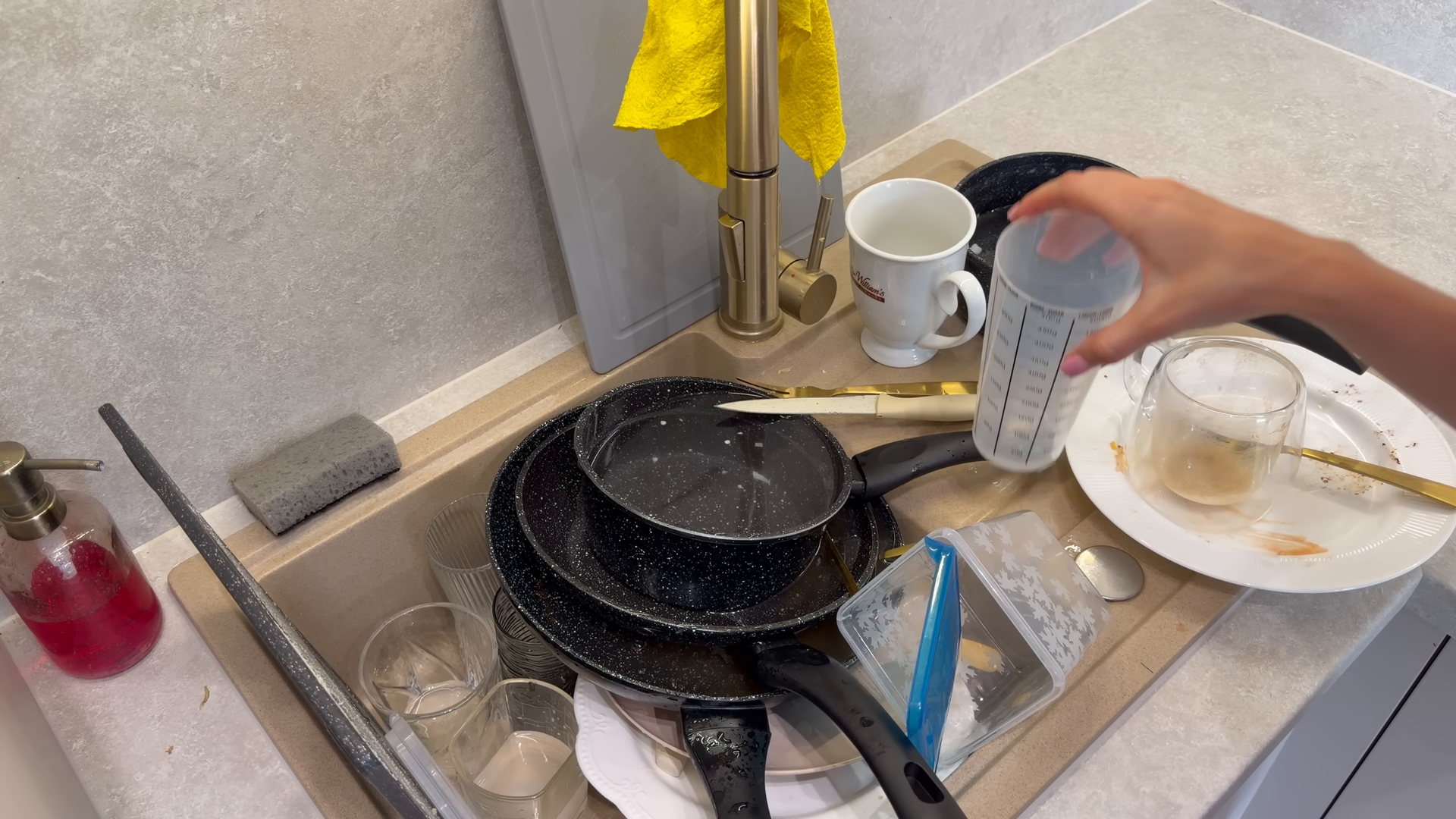 Move-out cleaning in an emptied Fort George Manhattan apartment