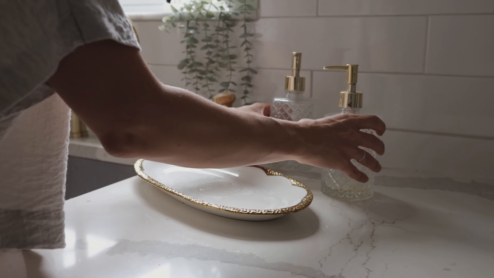 Apartment cleaning service in a compact Gramercy Park kitchen