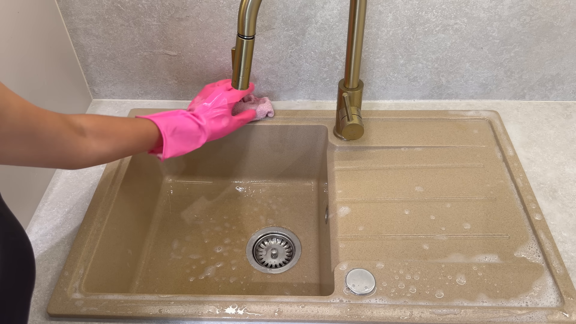 Deep cleaning a Gramercy Park kitchen including inside the oven