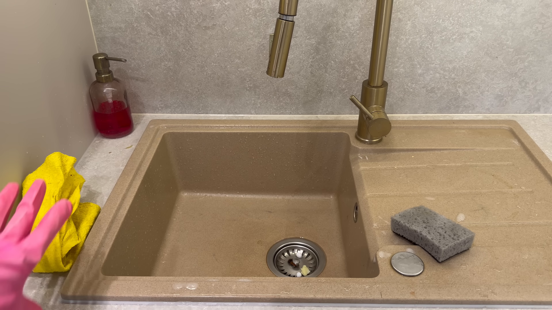 Move-out cleaning service in a Gramercy Park apartment