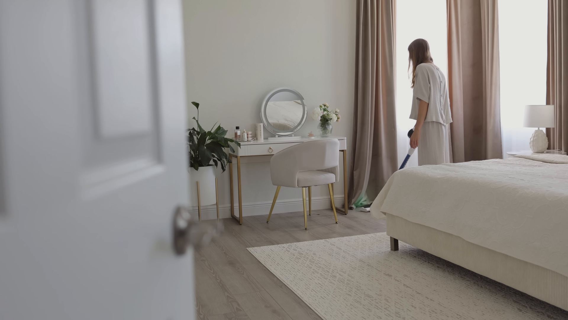 Maid service detail work in a Hudson Heights Manhattan apartment