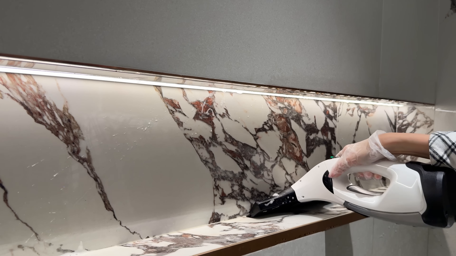 Move-out cleaning in a Hudson Heights Manhattan bathroom