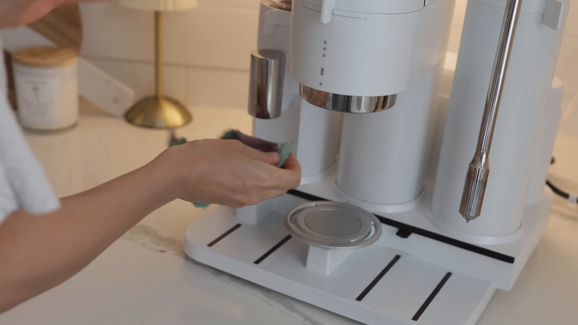 Deep cleaning a Hudson Square Manhattan kitchen before move-in