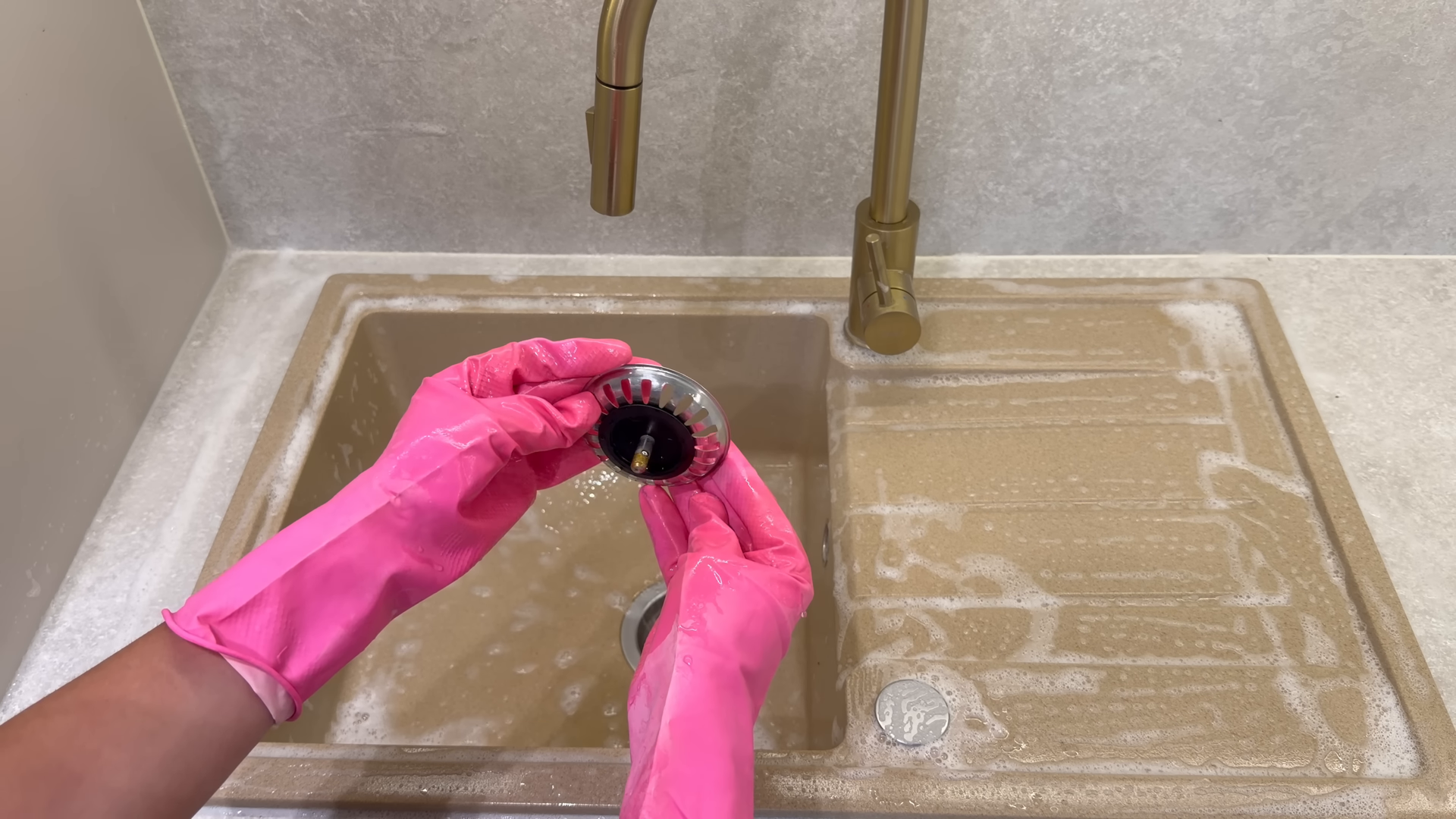Turnover cleaning in a Hunters Point Queens rental