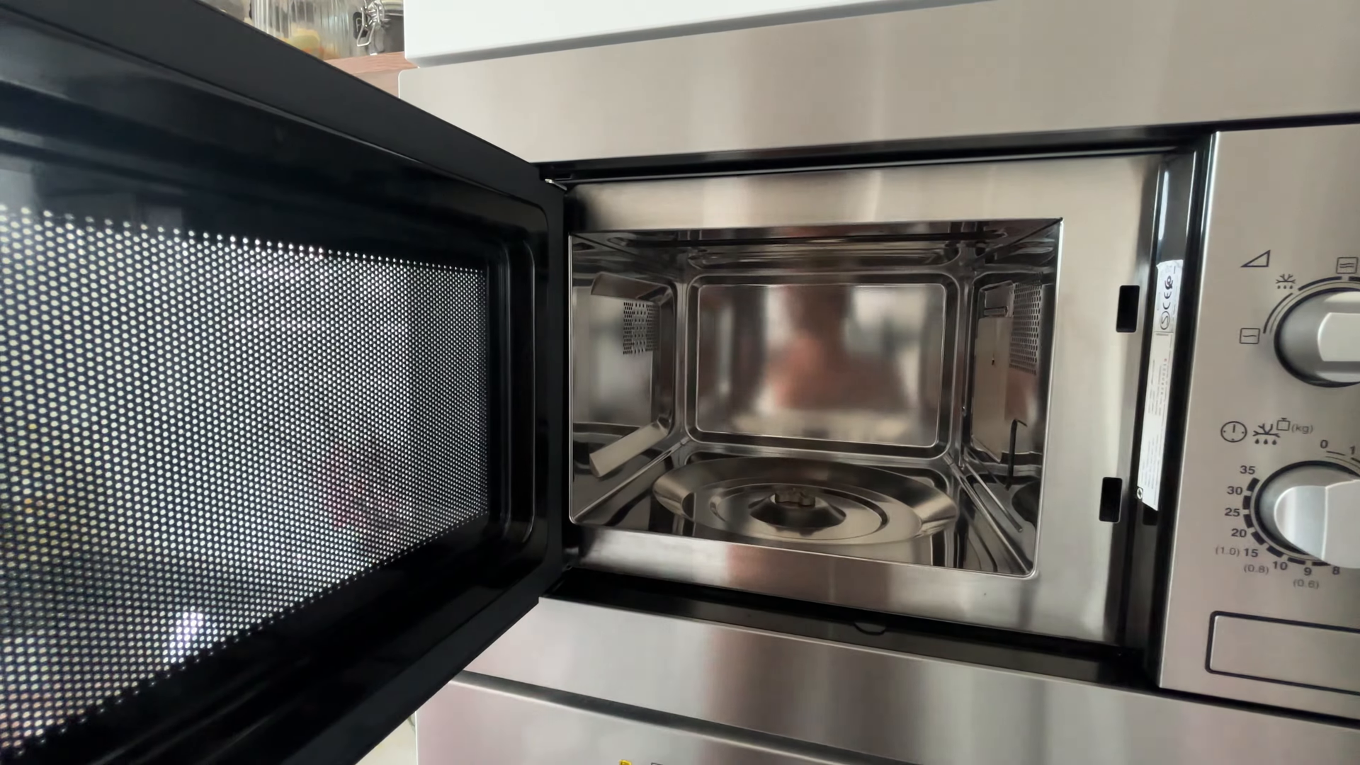 Jackson Heights home kept tidy with recurring cleaning