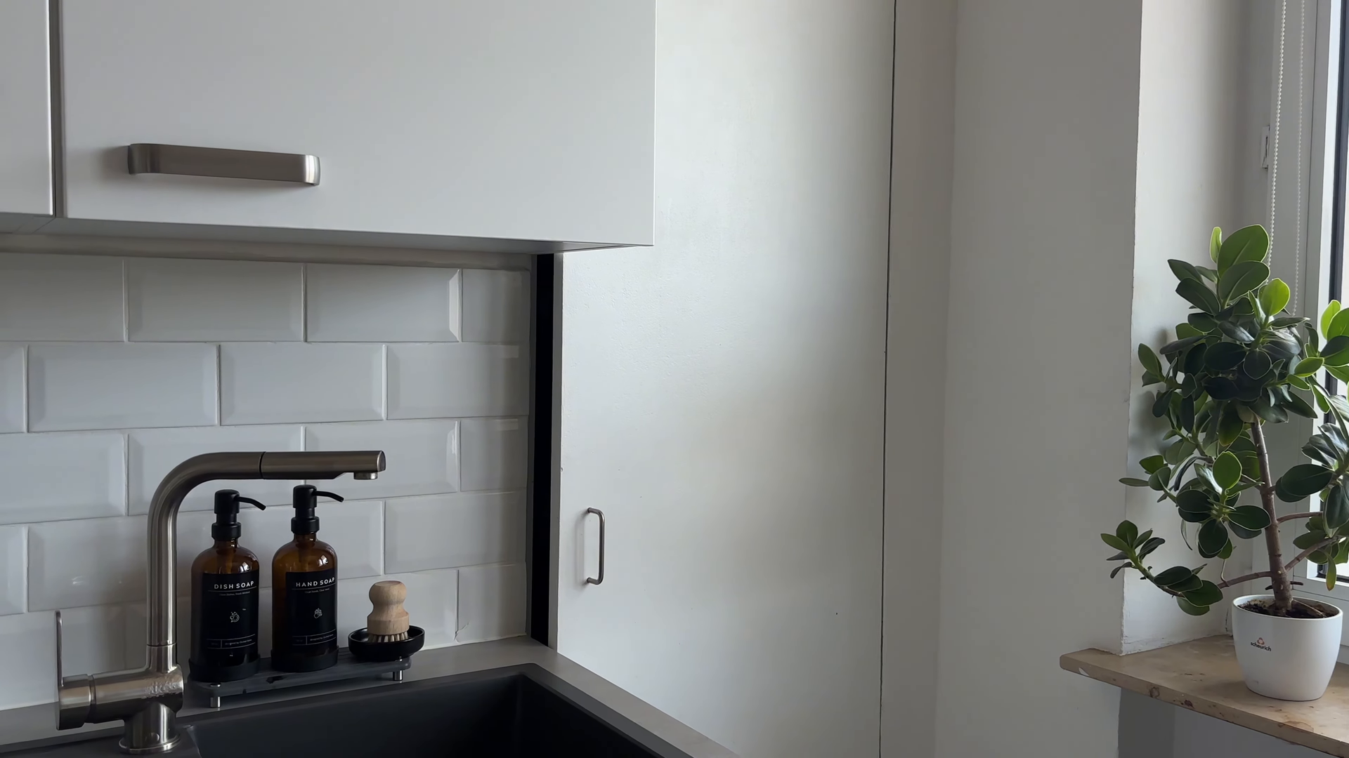 Move-out cleaning service in a Koreatown Manhattan apartment