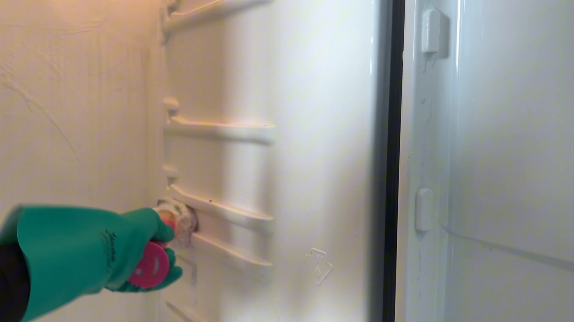 Move-out cleaning of an empty Lenox Hill Manhattan apartment before handover