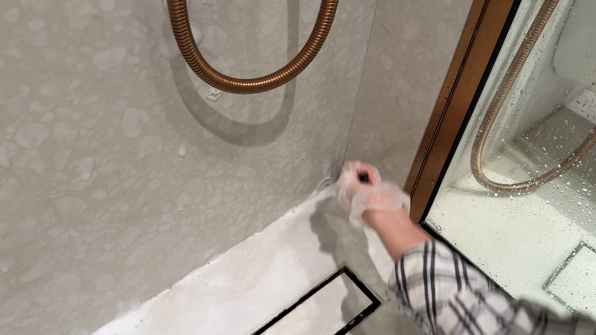 House cleaning service in a bright Long Island City home