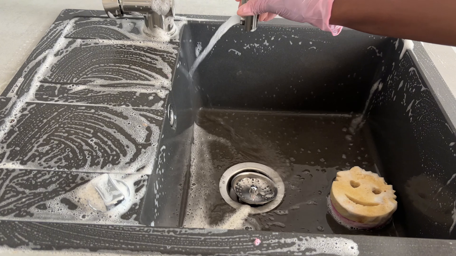 Short-term rental turnover cleaning in Long Island City Queens